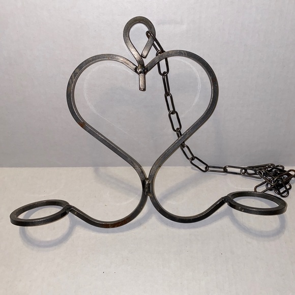 Vintage Rustic Farmhouse Hanging Wrought Iron Heart Shape Candle or Plant Holder - Picture 8 of 12
